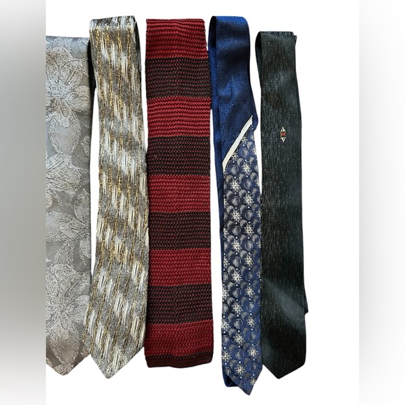 Bundle of 8 men’s vintage ties skinny widths ranging from 1.75”-3” - Picture 3 of 11
